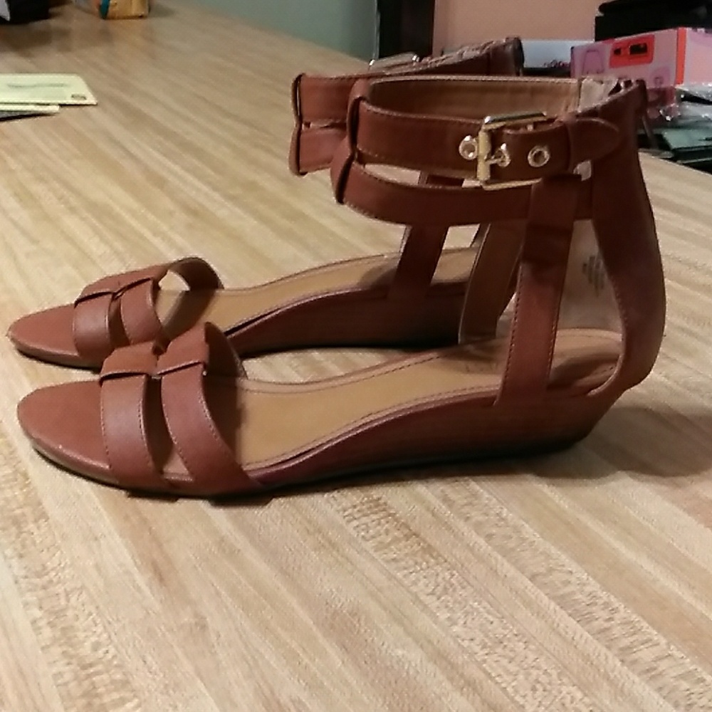 Nine West strappy sandals 8. 5 med